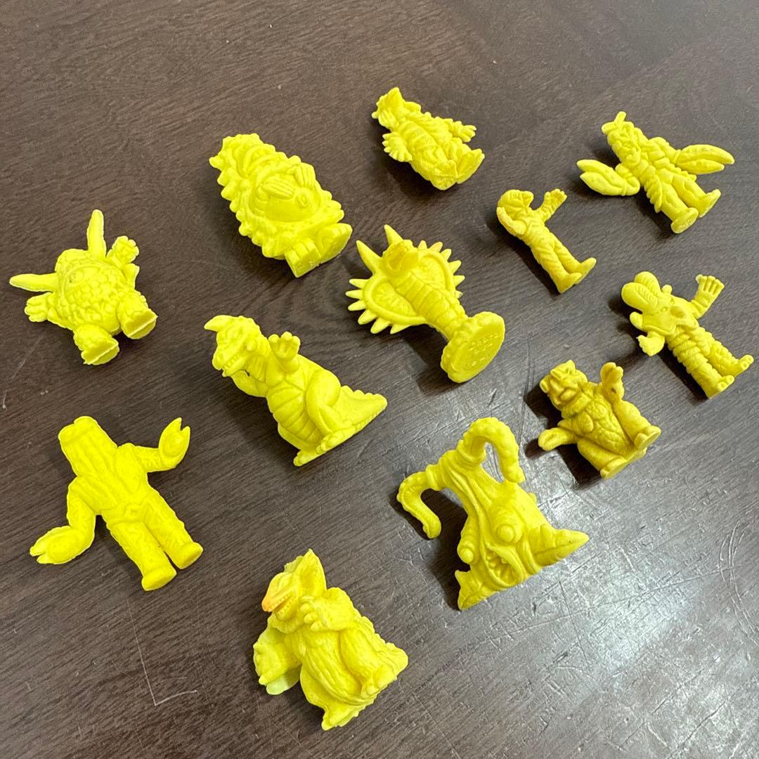 ウルトラマン　怪獣消しゴム　円谷プロ　黄色　イエロー