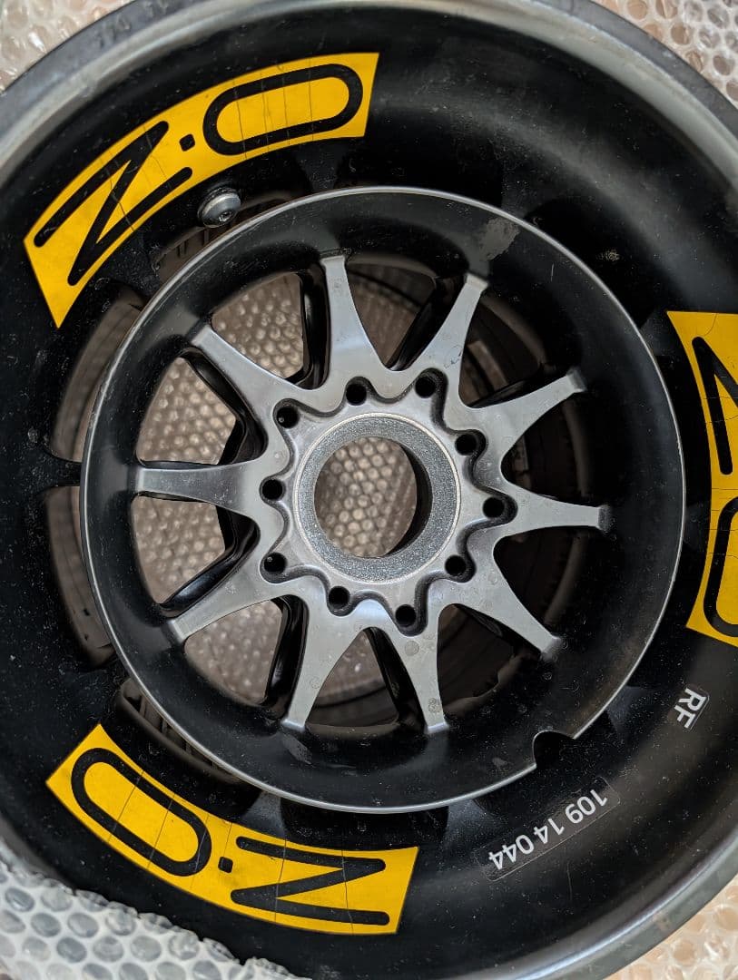 F1 ルノー ホイールテーブル