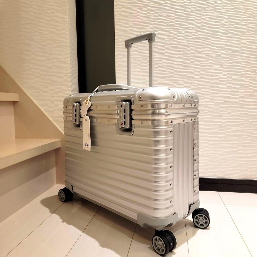 新品　廃盤　旧型　リモワ　パイロット 34L　トローリー　4輪　ビジネス　アルミ