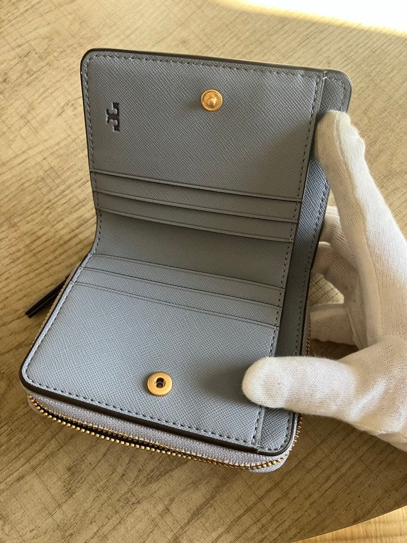 新品保管品　トリーバーチ　二つ折り財布　水色