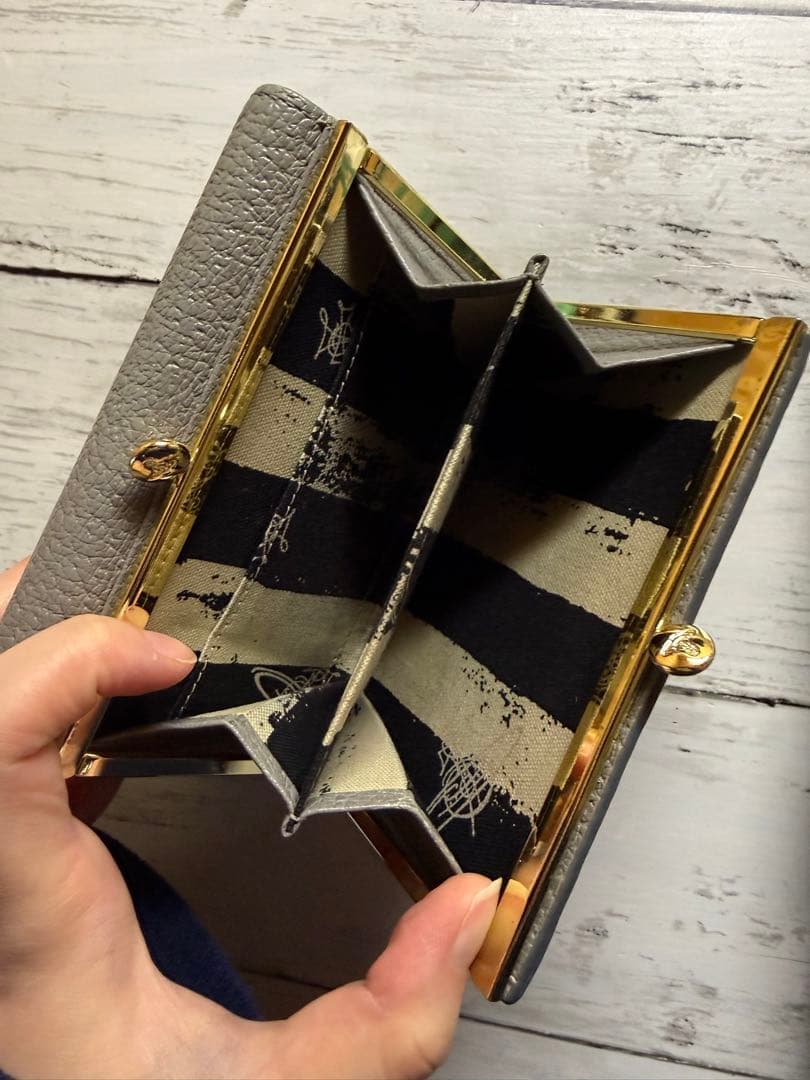 ヴィヴィアンウエストウッド グレー レザー 三つ折り財布