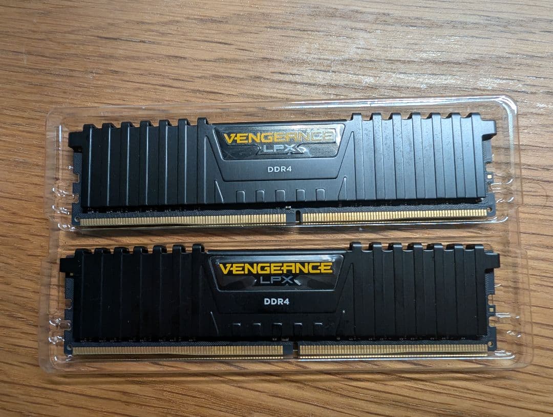 メモリー CORSAIR DDR4 3200MHz 16GB RAM