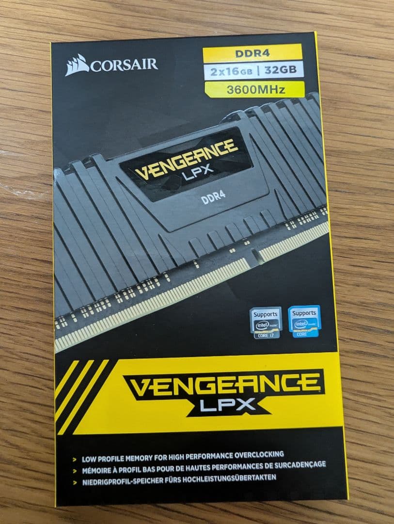 メモリー CORSAIR DDR4 3200MHz 16GB RAM