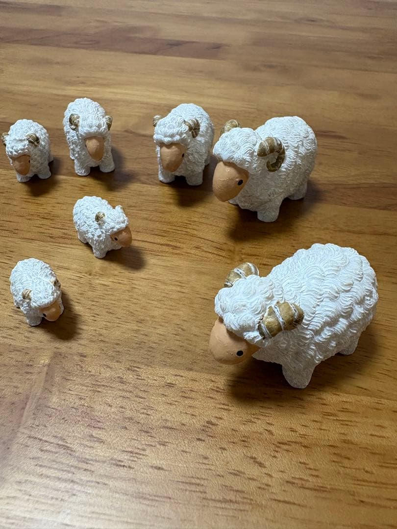 ナオ　羊 置物 インテリア ミニチュア 7体セット×45個