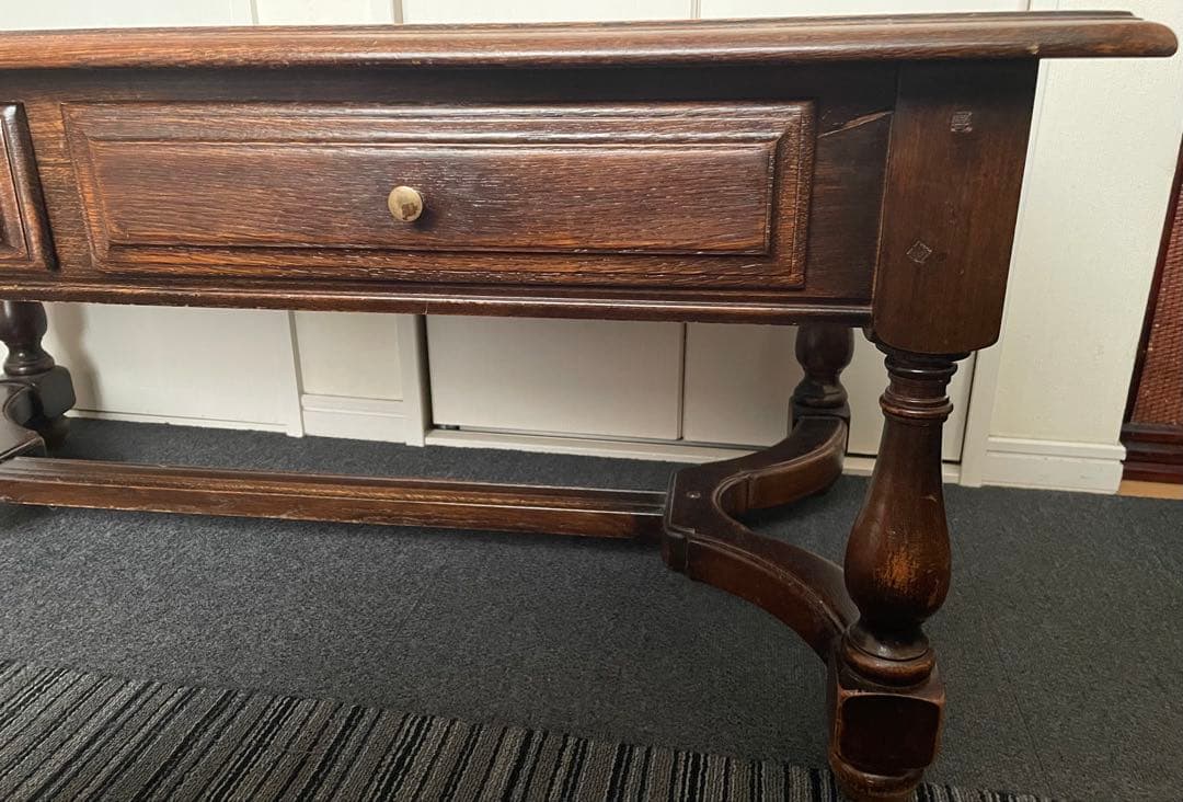 ヨーロッパアンティークテーブル