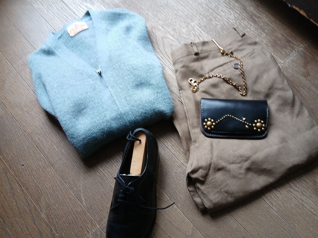 Hoween クロムエクセルレザー 茶芯トラッカーウォレット 真鍮スタッズ