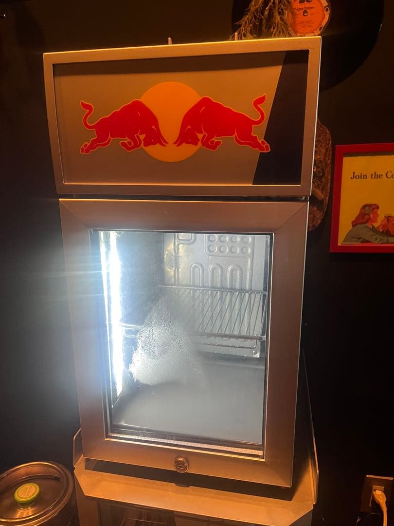 Red Bull エナジードリンク冷蔵庫　ショーケース付き