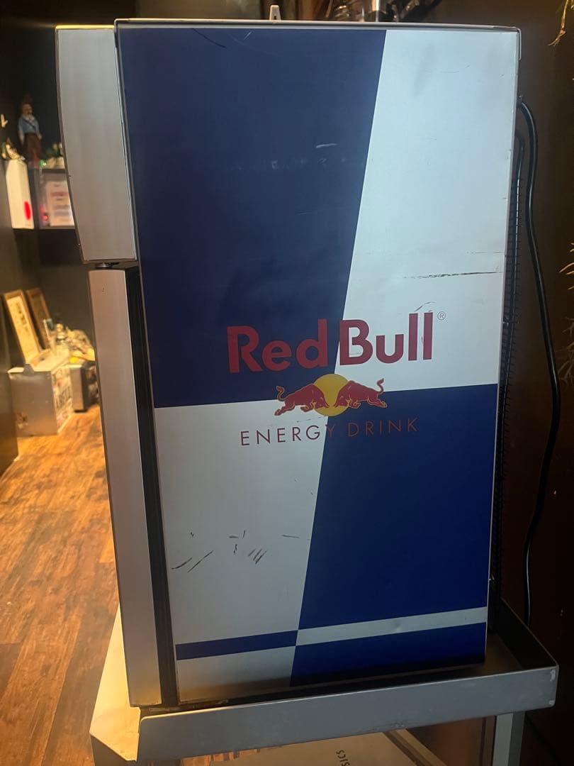 Red Bull エナジードリンク冷蔵庫　ショーケース付き