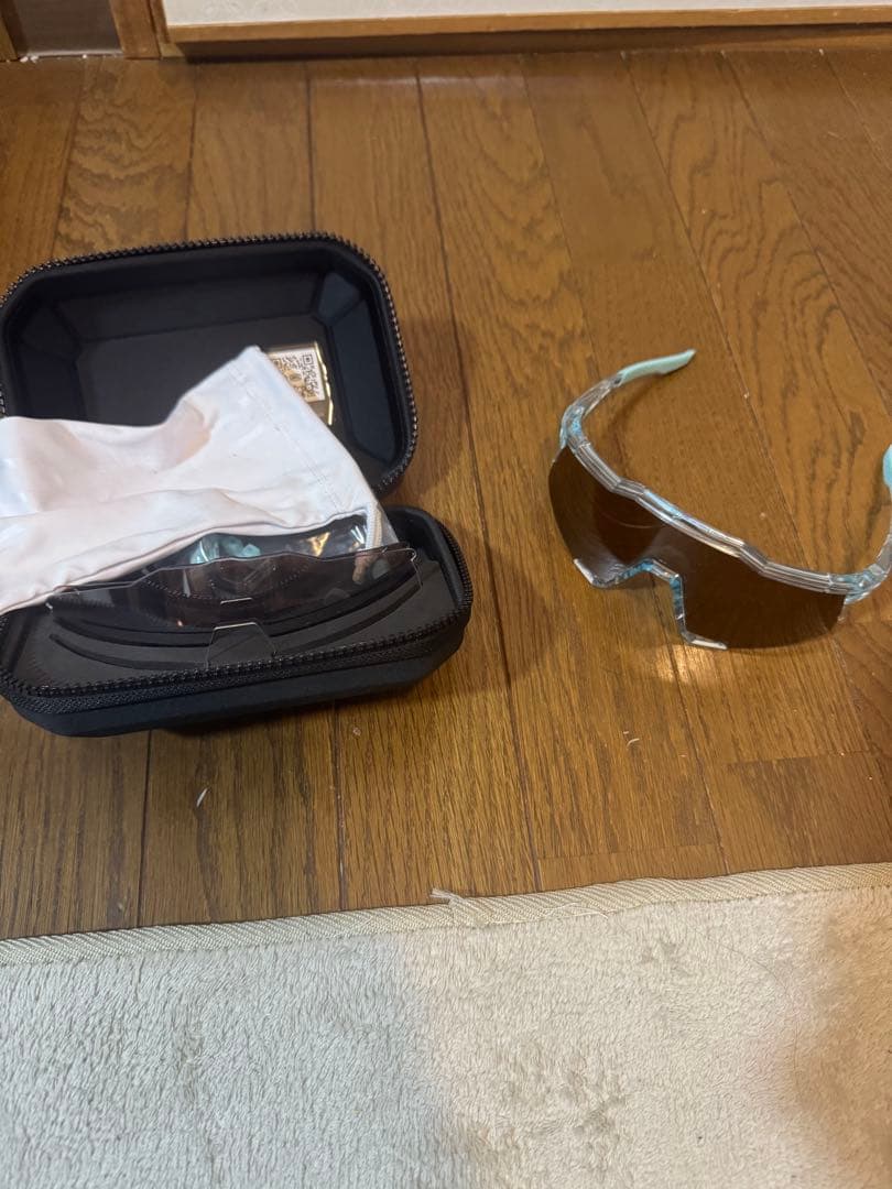 スポーツサングラス クリアフレーム ブラウンレンズ ケース付き　100%