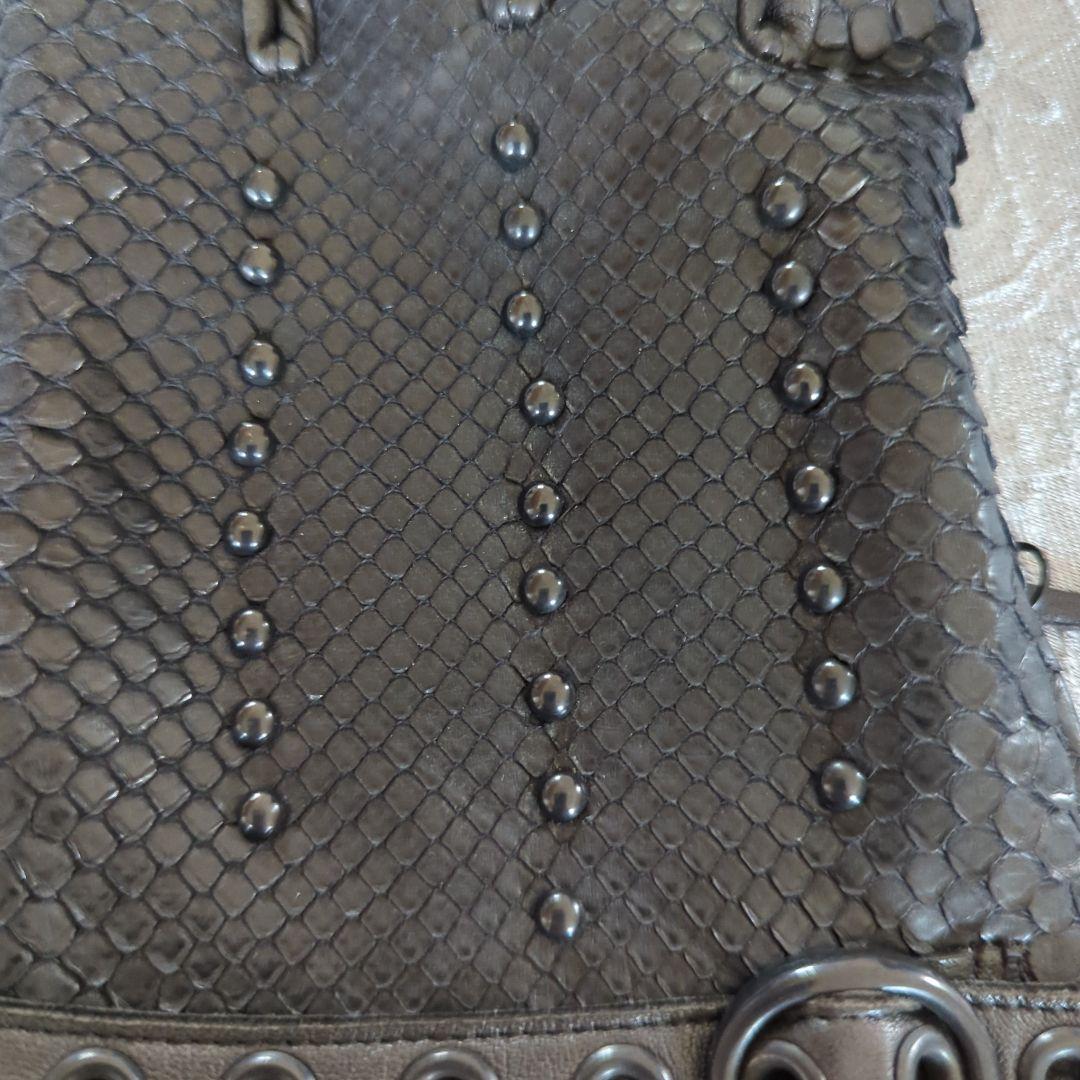 5351POURLESHOMMS SCHORL黒レザー 手袋 パイソン＆シープ