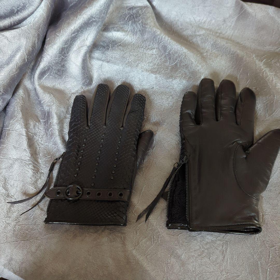5351POURLESHOMMS SCHORL黒レザー 手袋 パイソン＆シープ