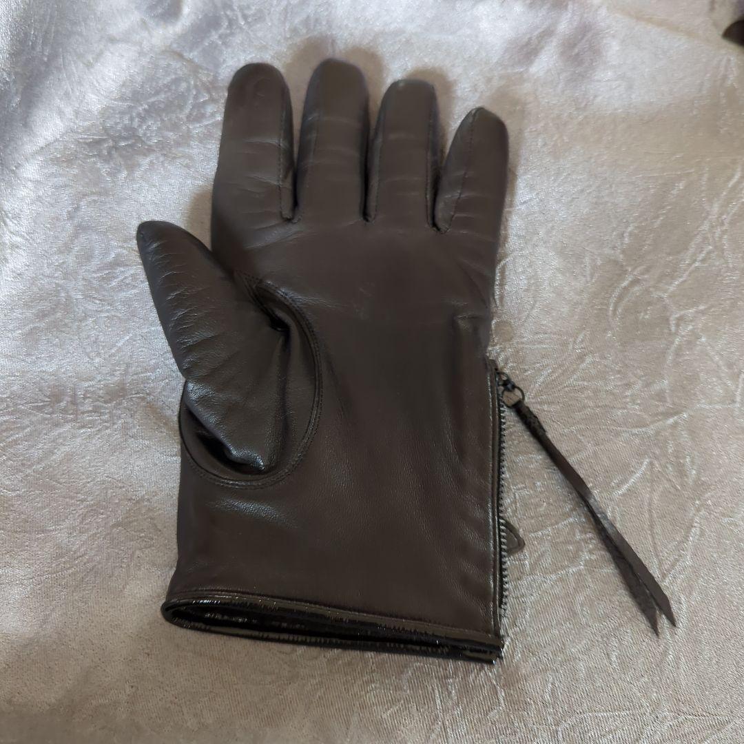 5351POURLESHOMMS SCHORL黒レザー 手袋 パイソン＆シープ