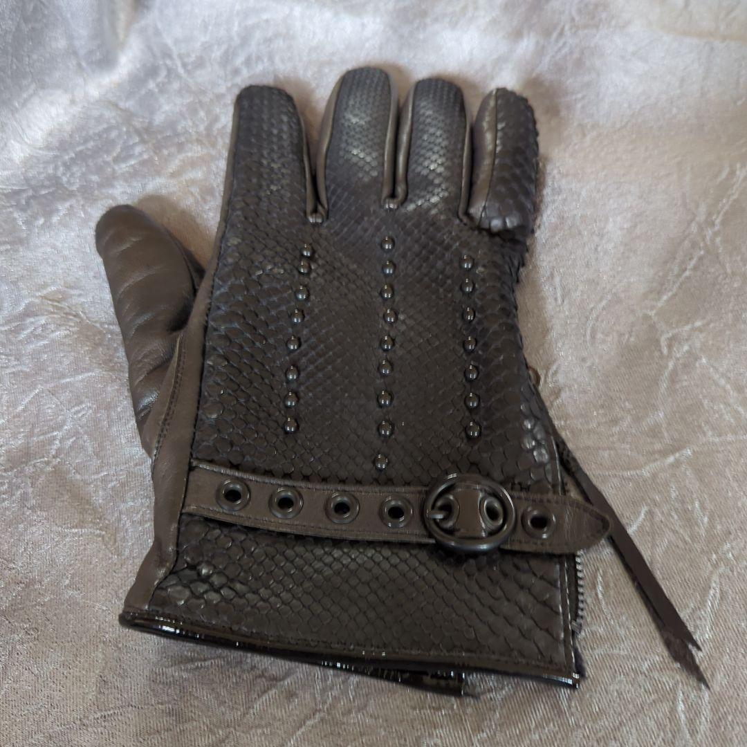 5351POURLESHOMMS SCHORL黒レザー 手袋 パイソン＆シープ