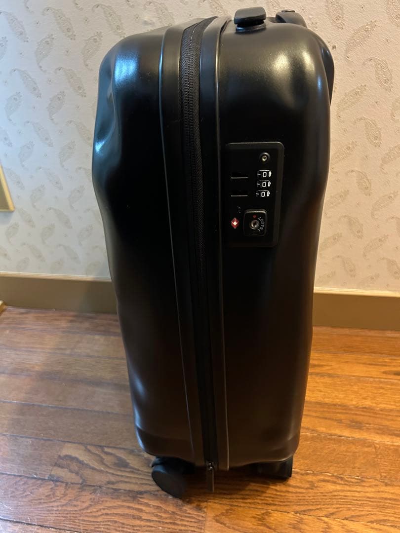 ゆ*こ様 クラッシュバゲージ ブラック キャリーケース