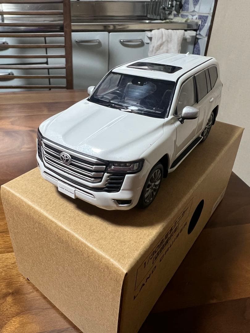【非売品】トヨタ ランドクルーザー 1/30ホワイト