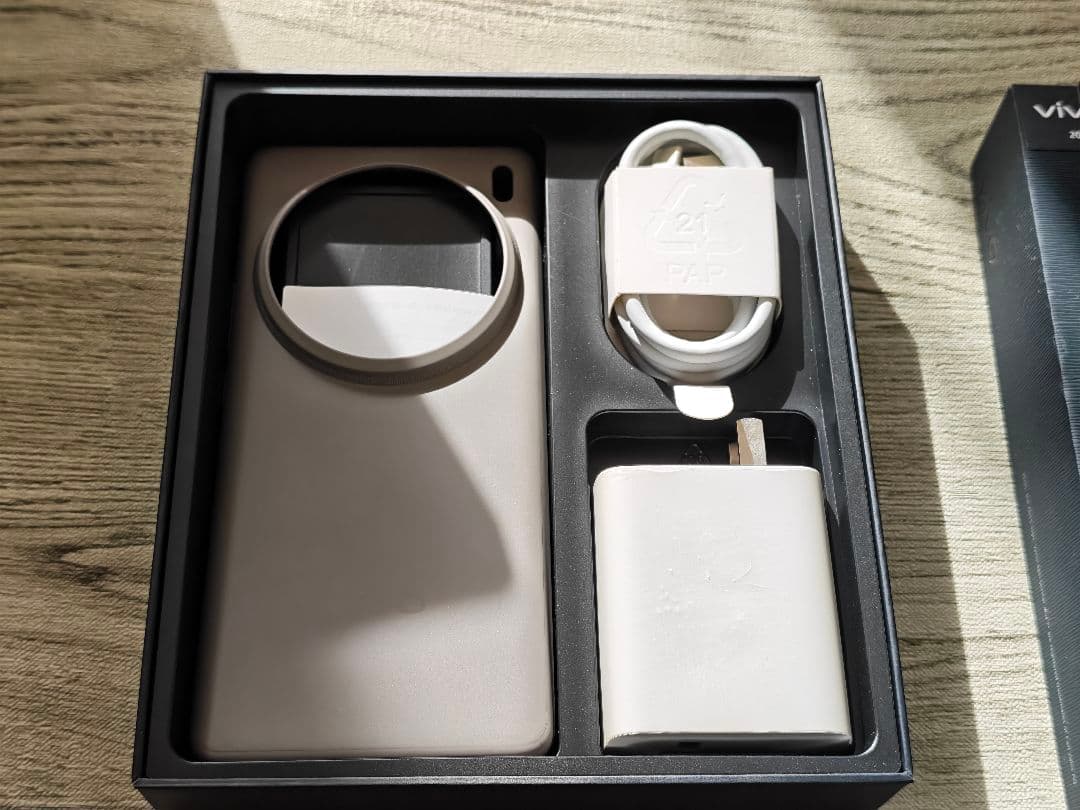 vivo X100 Ultra 256GB 12GB RAM　ユキ