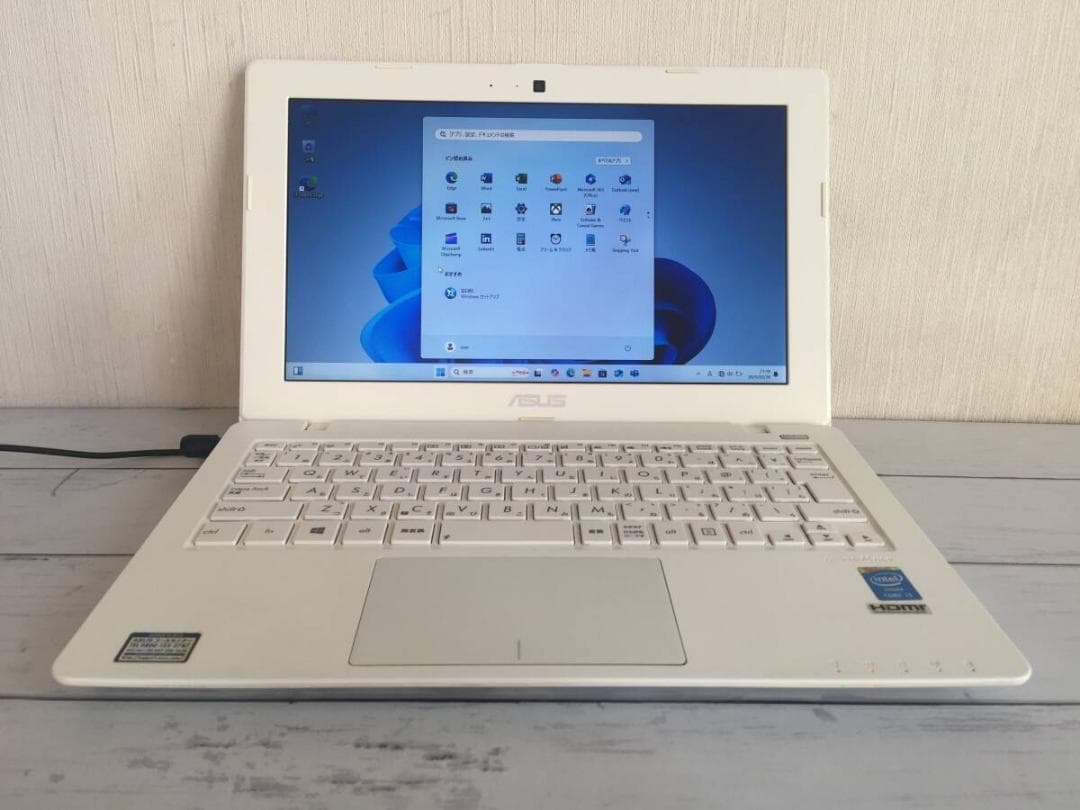 ASUS X200LA 11.6型TFT液晶　 薄型・コンパクト ノートパソコン