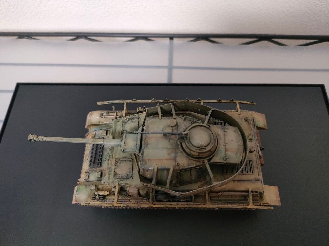 タミヤ1/48ドイツ4号戦車J型プラモデル　完成品　（ディスプレイケース付き）