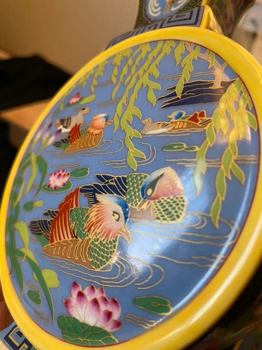 乾隆年製款、花鳥花紋扁瓶一对、二つ、箱付き