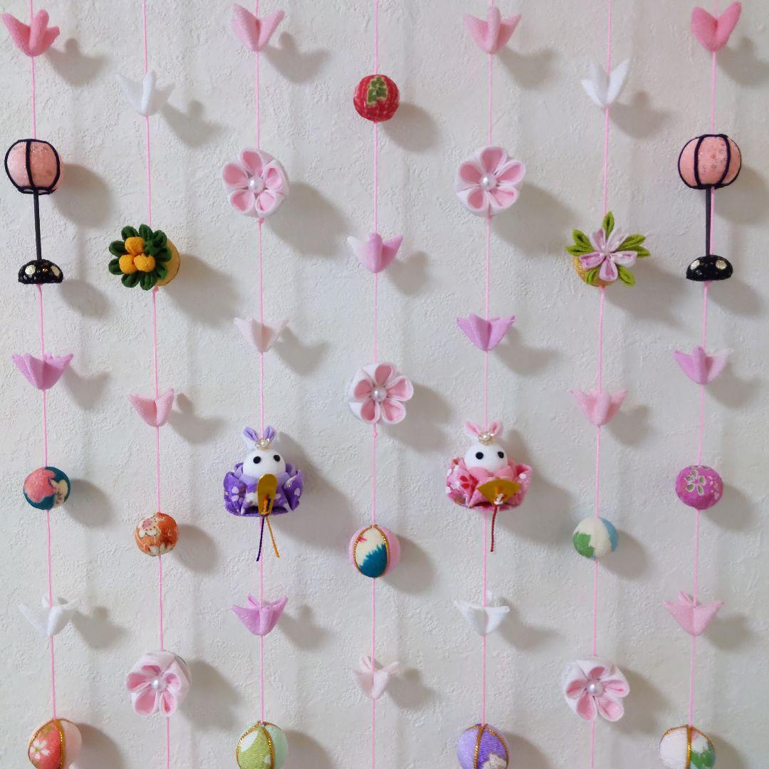 ちりめん細工　お花とまりとうさぎ雛の壁掛け下げ飾り(7下げ)