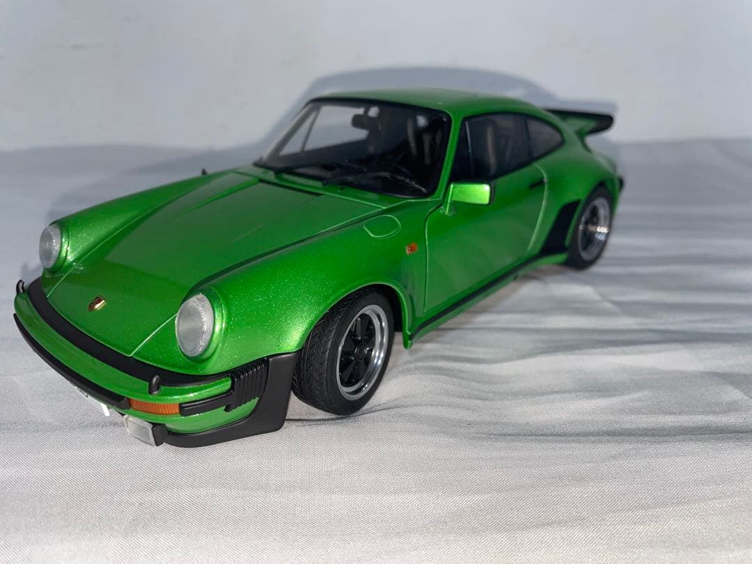 オートアート1/18 ポルシェ 911 訳あり