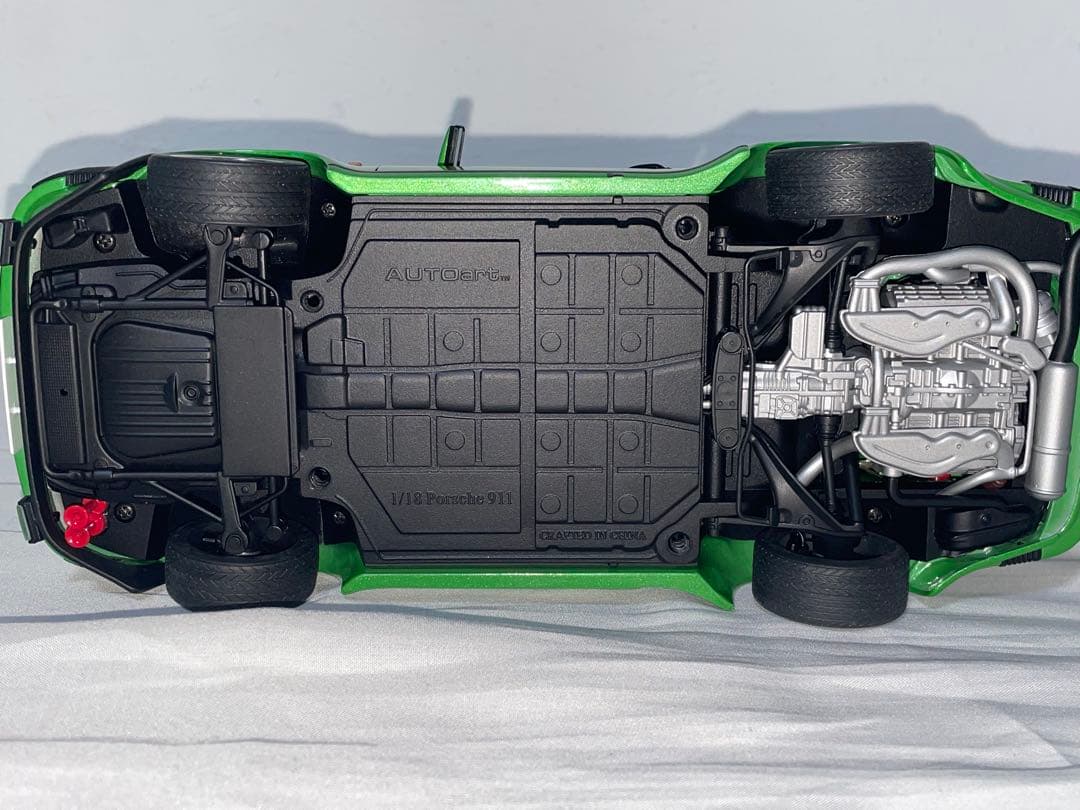 オートアート1/18 ポルシェ 911 訳あり