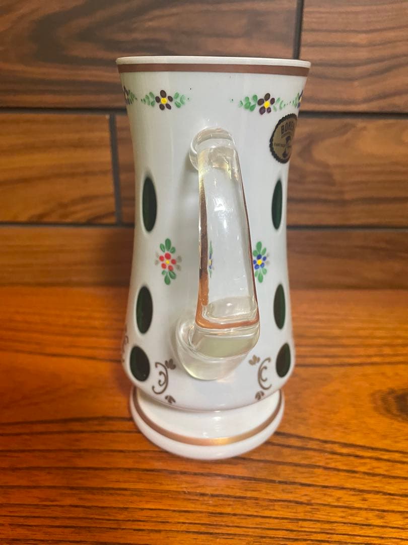 ボヘミアガラス　Bohemia glass 白被せ緑ガラス　ハンドペイント