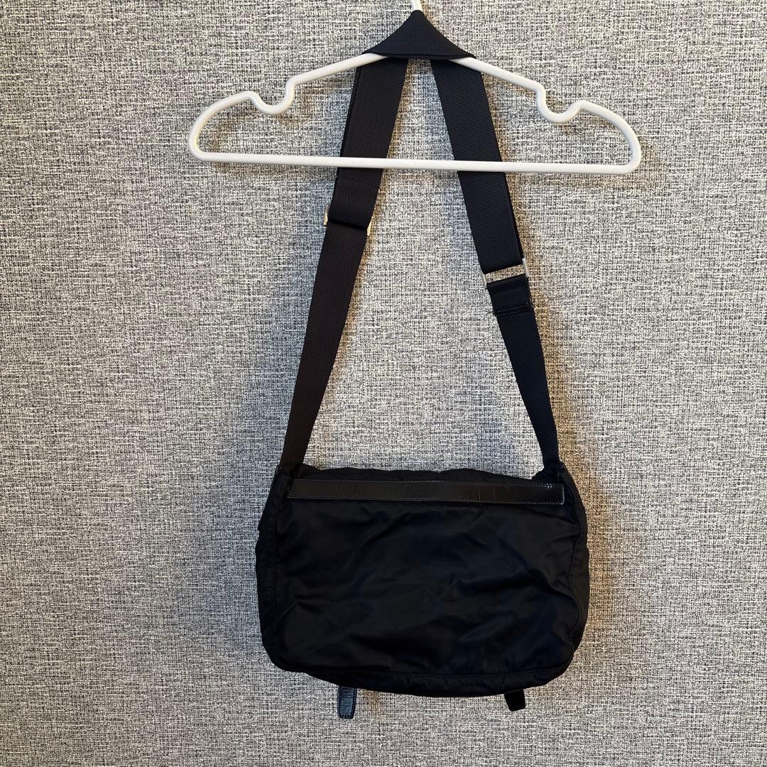 PRADA ブラック ショルダーバッグ　ロゴ　正規品