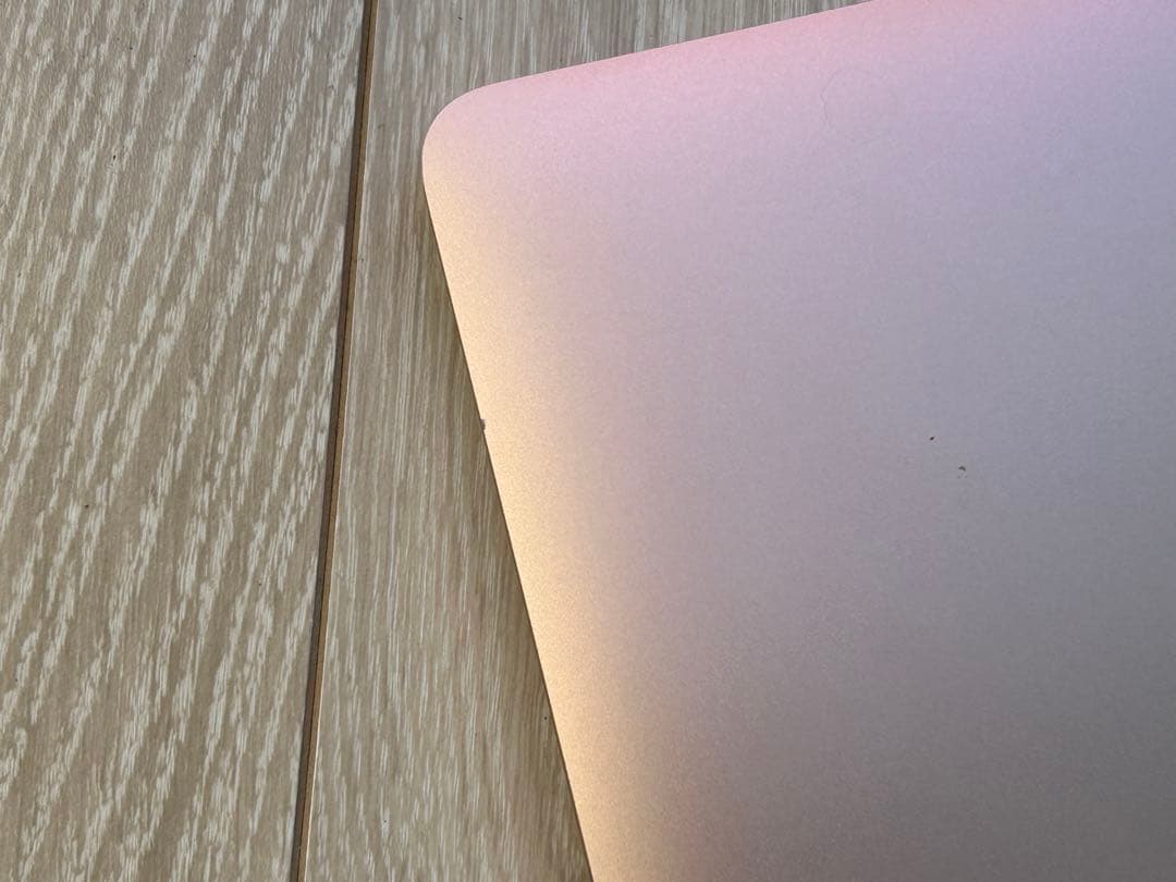 スヌーピー ステッカー付き ゴールド MacBook