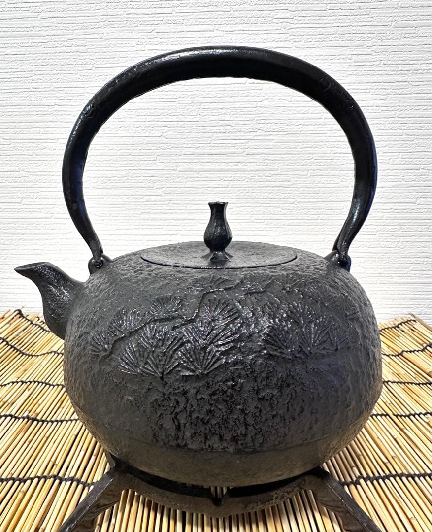 未使用品　供箱等付属品付　南部喜州 (及川 喜徳)造　鍛治打袋鉉１５型　南部鉄瓶