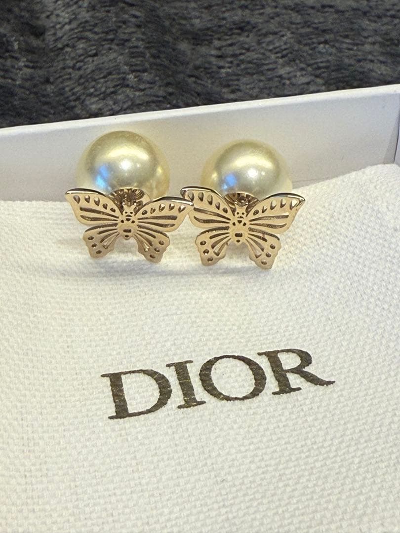 Dior 蝶モチーフ パールピアス