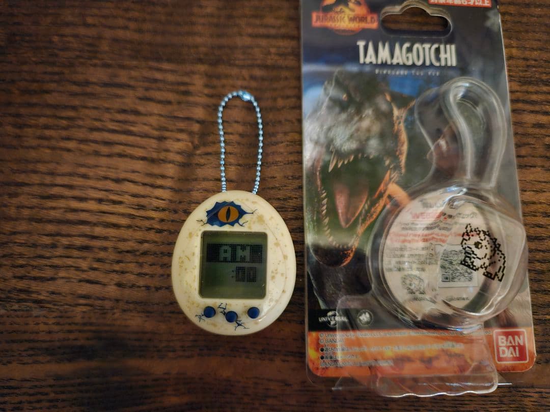 ジュラシックワールド　たまごっち　2個セット　アンバー　ホワイト