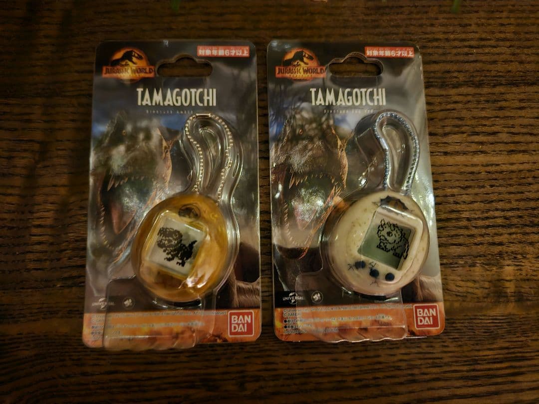 ジュラシックワールド　たまごっち　2個セット　アンバー　ホワイト