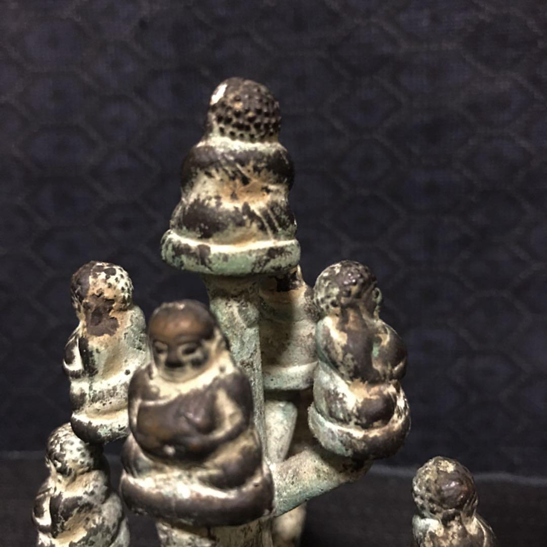 廃寺の本尊の側にあった古銅の仏像