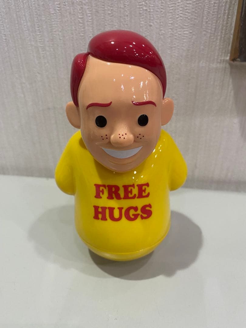 ホアン・コルネラ Joan Cornella フィギュア FREE HUGS