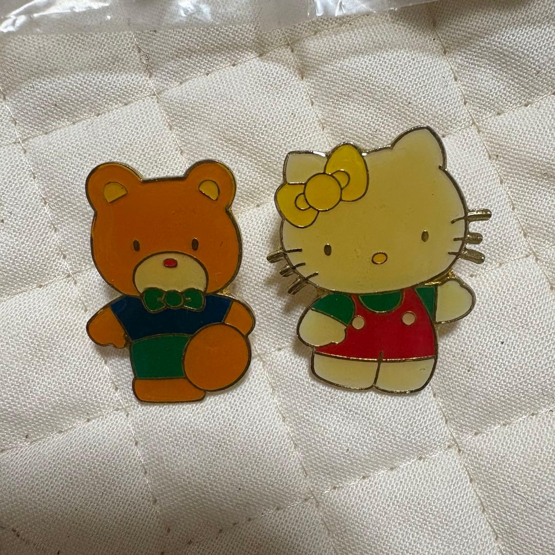 ハローキティ ピンバッジ