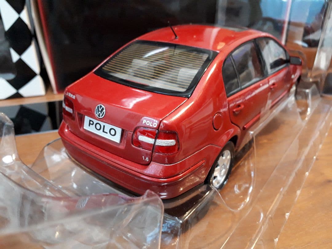 激レア VW POLO フォルクスワーゲン ポロ セダン 1/18 絶版ミニカー