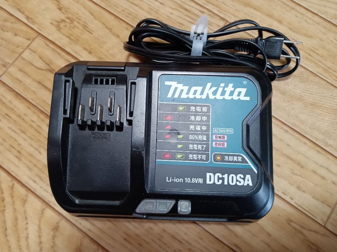 マキタ10.8V充電式クリーナCL107FD 純正バッテリー及び充電器付