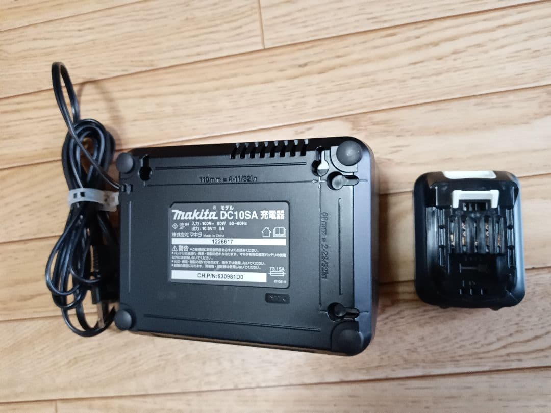 マキタ10.8V充電式クリーナCL107FD 純正バッテリー及び充電器付