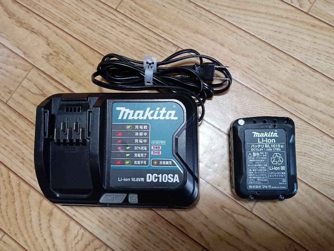 マキタ10.8V充電式クリーナCL107FD 純正バッテリー及び充電器付