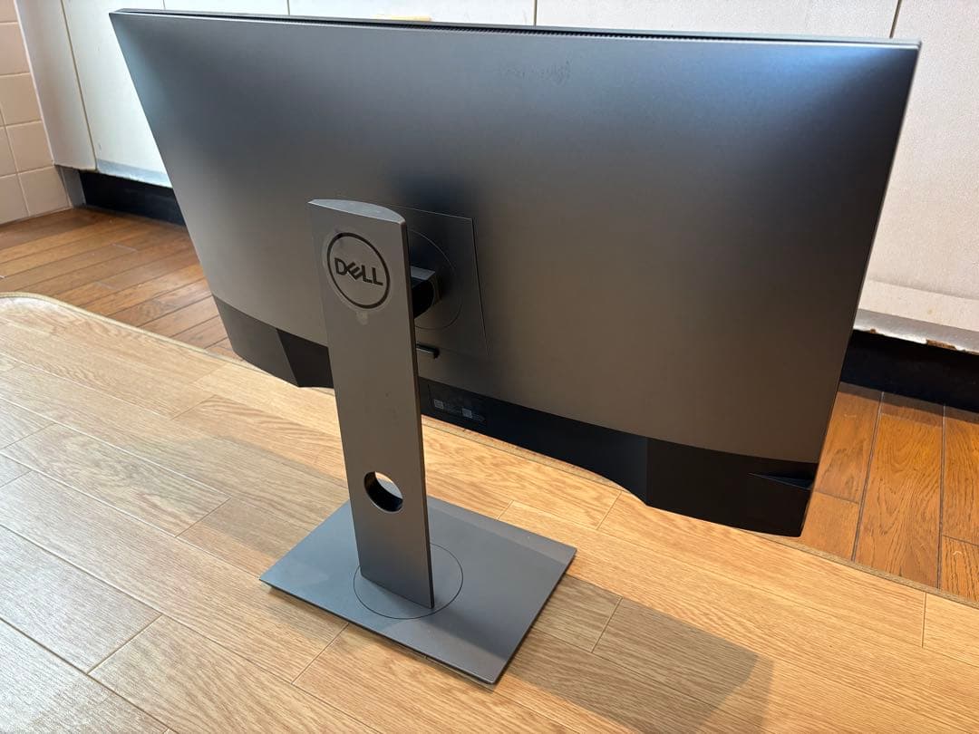 Dell 27インチ4KディスプレイU2720QM