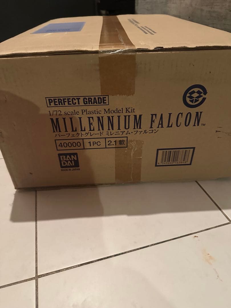 バンダイ ミレニアム・ファルコン 1/72スケール未開封品