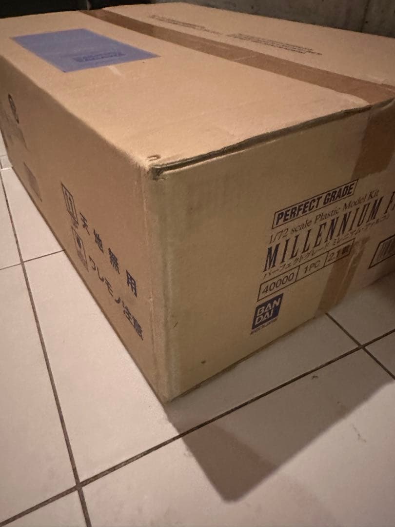 バンダイ ミレニアム・ファルコン 1/72スケール未開封品