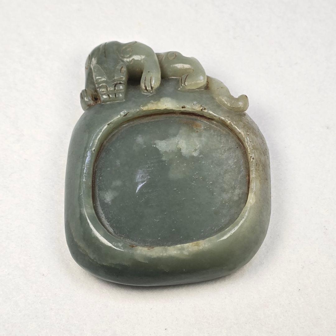 古文房具 本物和田玉 原石 手彫 清代 蟠螭出郭紋 筆添 玉硯 置物 文鎮