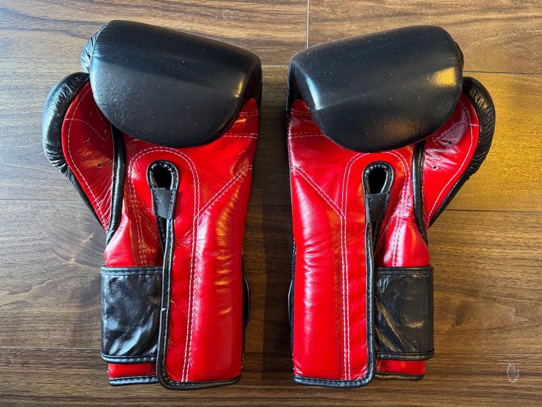 Fairtex ボクシンググローブ ブラック レッド　16oz