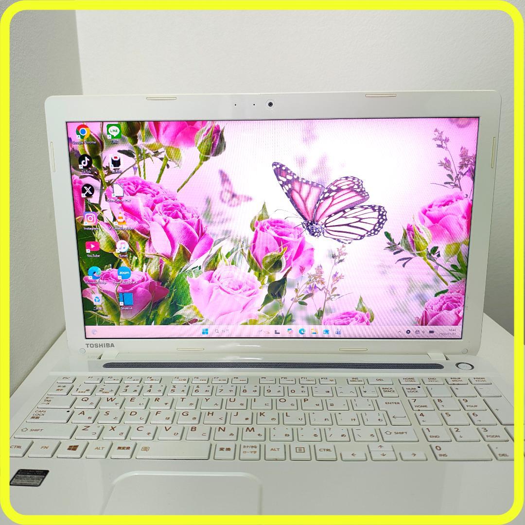 白　新品SSD256GB⭐️windows11　ノートパソコン　カメラ　785