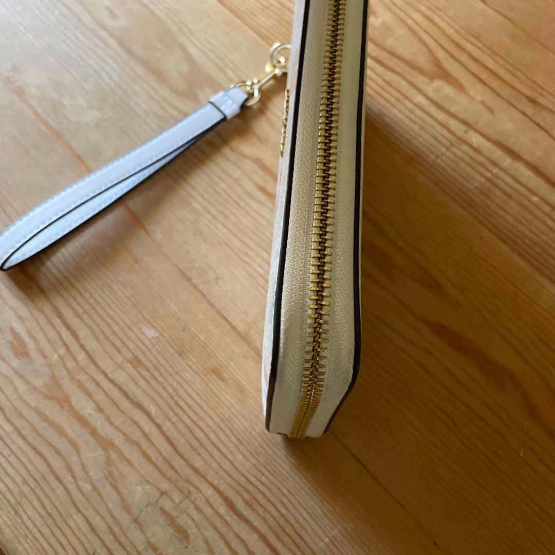 花柄デザインの長財布　コーチ　coach