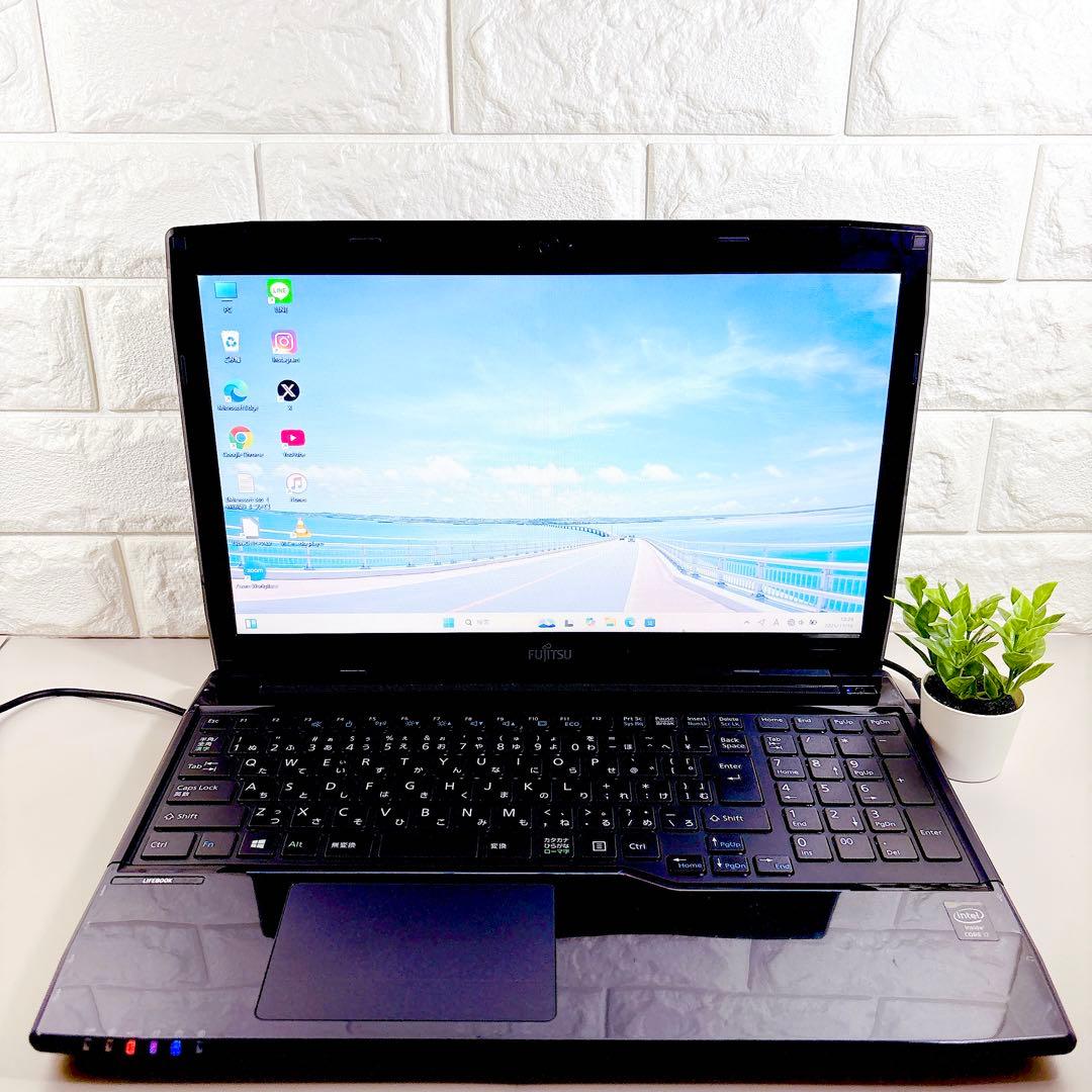 高性能Core i7✨メモリ8GB SSDで快適 カメラ ノートパソコン 富士通