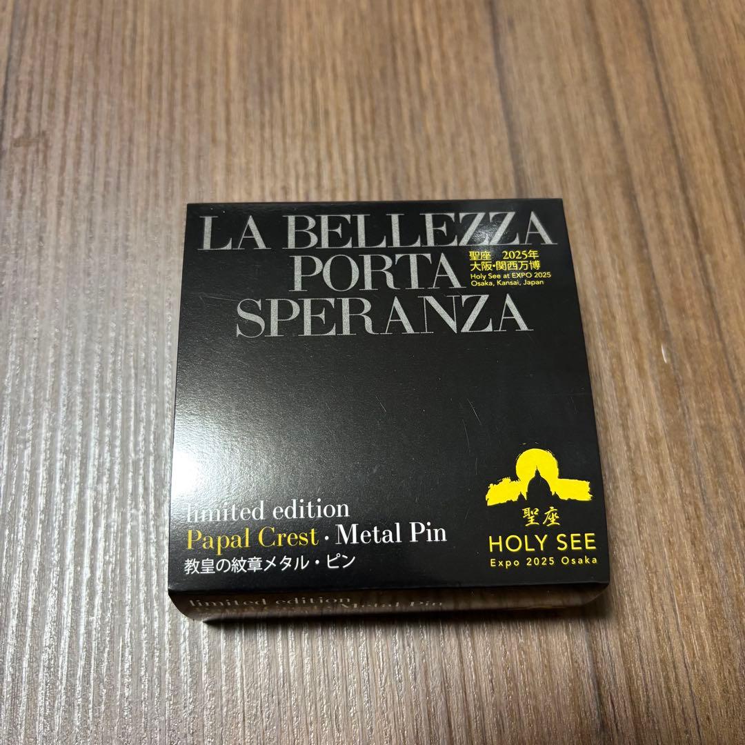 【万博イタリア・バチカン館100個限定】ローマ教皇の紋章ピンバッジ　69/100