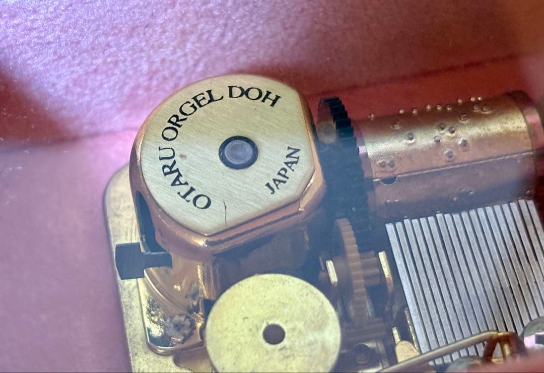 小樽オルゴール堂 オルゴール木製 色絵蝶々図曲:世界に一つだけの花 宝石箱化粧箱